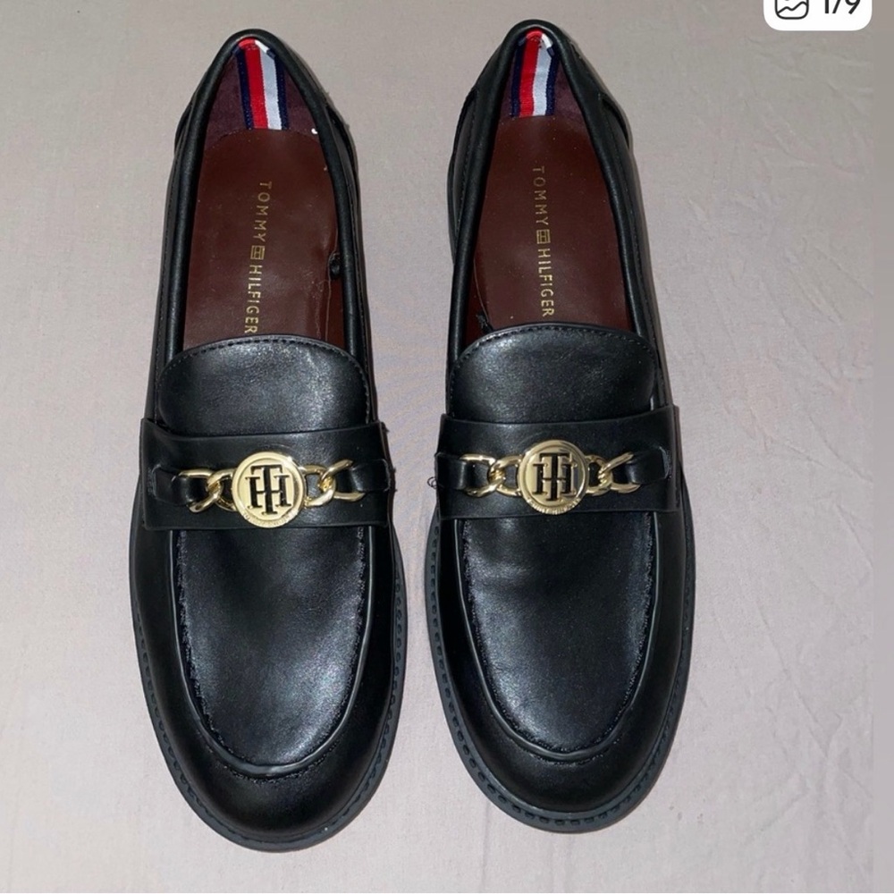 Tommy Hilfiger Black Terina Loafer W Gold Accents Size 7.5